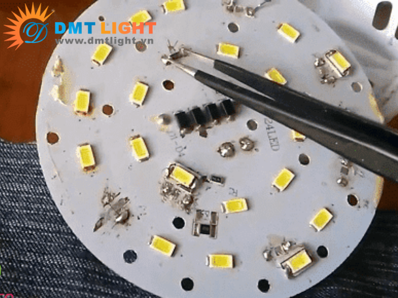 Những lưu ý khi thay đèn led âm trần