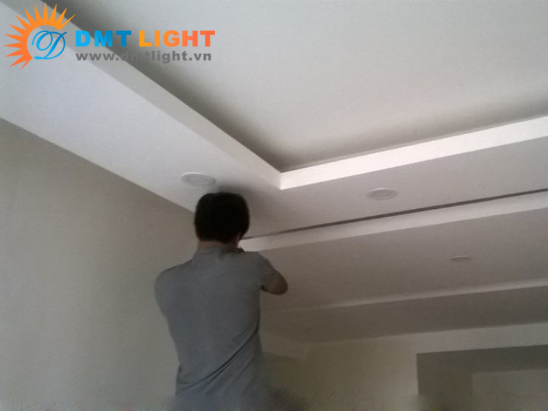 [huong_dan]_cach_thay_den_led_am_tran