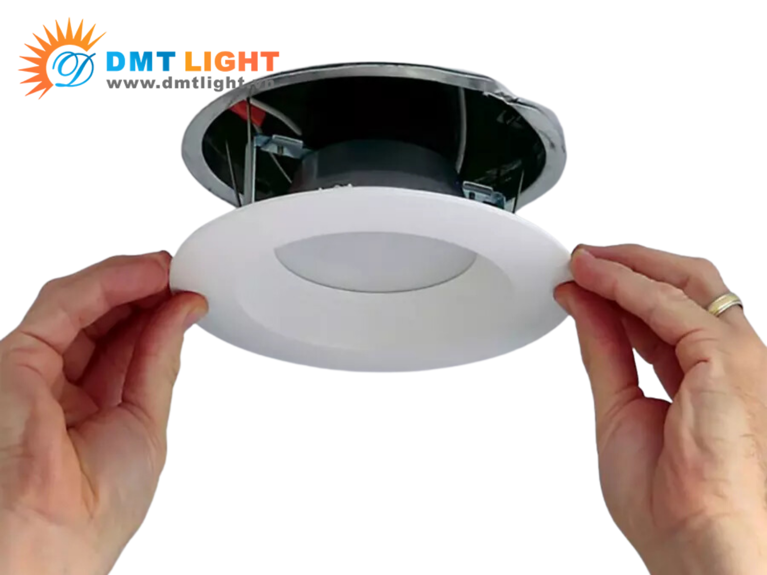 cach_thao_bong_den_led_tron_tai_nha__don_gian__an_toan