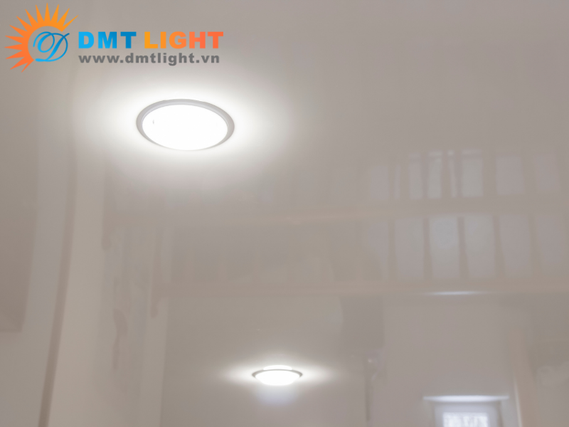 den_led_am_tran_laoi_nao_tot_7_mau_den_led_downlight_tôt_nhat_2023