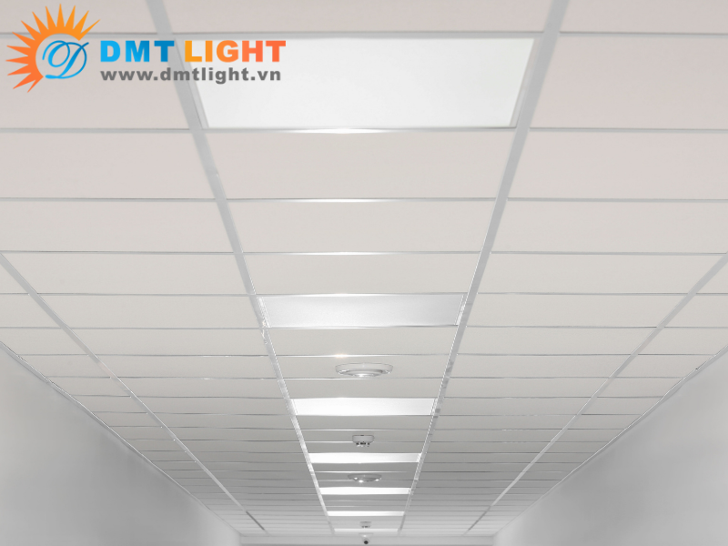 den_led_am_tran_laoi_nao_tot_7_mau_den_led_downlight_tôt_nhat_2023