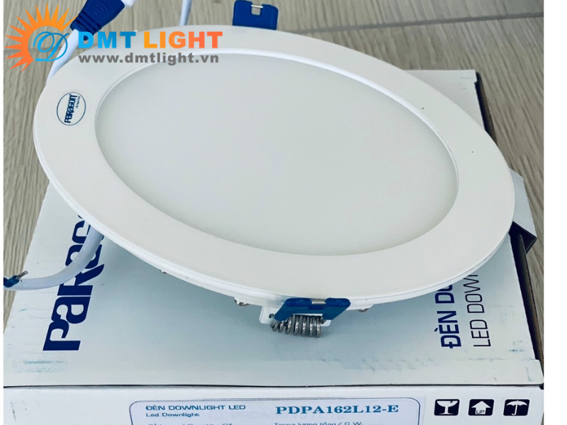 top_5_hang_den_led_am_tran_tot_nhat_hien_nay