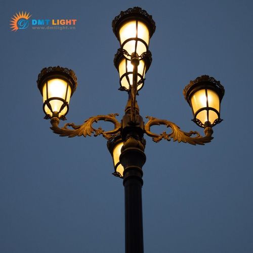 Cột đèn sân vườn hiện đại 5 bóng Cột đèn sân vườn hiện đại 5 bóng
