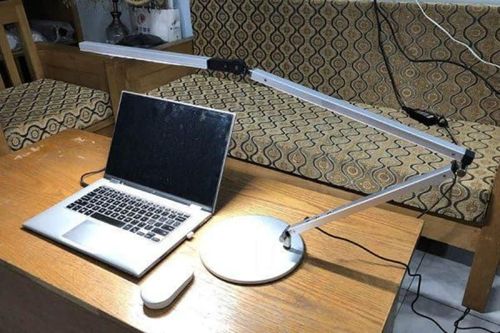 đèn LED bàn học cảm ứng - 3