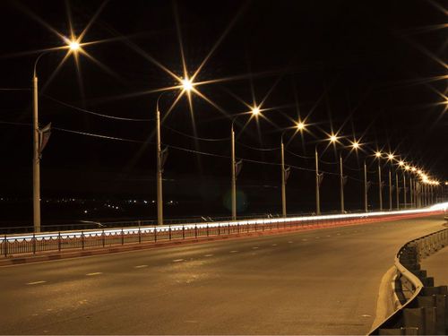 tại sao đèn đường lại có màu vàng 