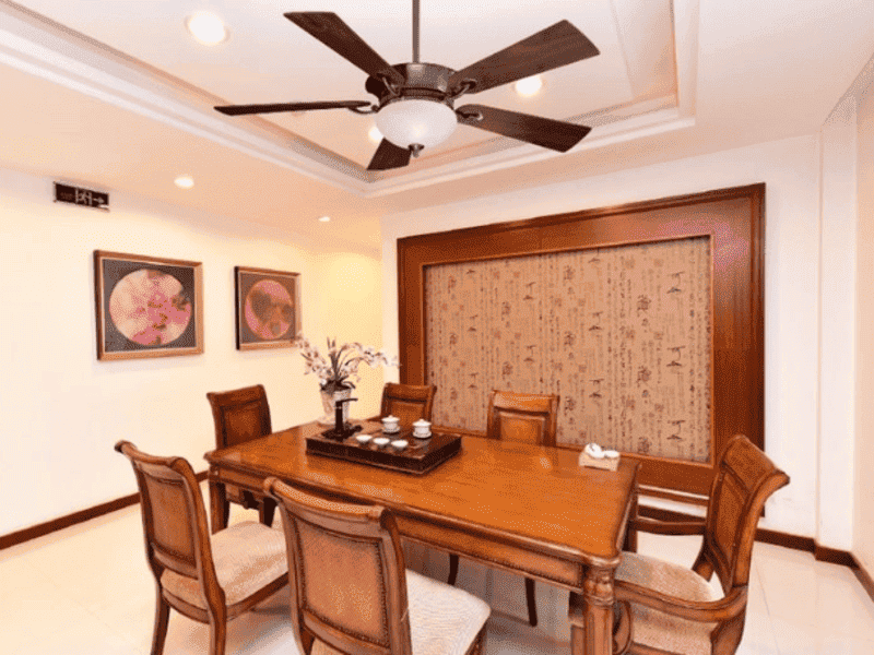 Quạt trần cổ điển lắp phòng ăn