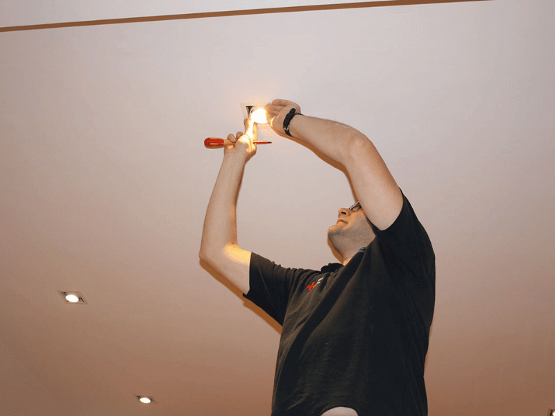 Hướng dẫn từng bước kiểm tra và sửa chữa đèn LED âm trần