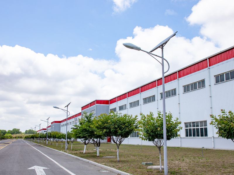 lắp đèn đường năng lượng mặt trời cho dự án mới